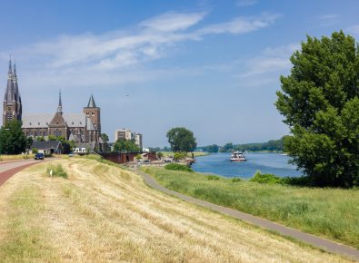 Adapting to rising water levels in the Maas river